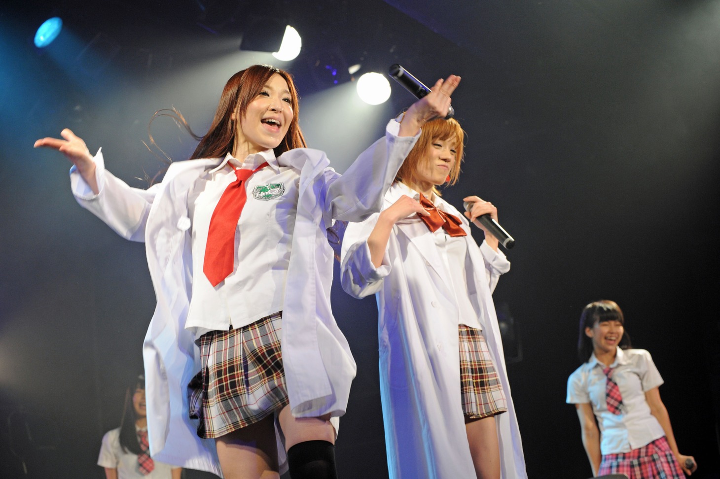 LinQワンマンライブ「ゴーイング マイ ウェイ！～上原あさみ東京ファイナル～」より。「チャイムが終われば」の上原あさみと一ノ瀬みく。