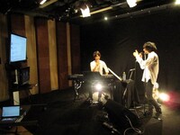 写真は2月1日にUstreamで配信されたアコースティックライブの模様。