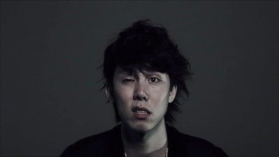 「MAHOROBA」のビデオクリップのワンシーン。