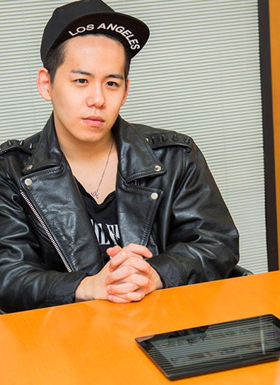 インタビューに答える清水翔太。