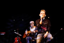 清水翔太は自身の新しい髪色を「ロイヤルミルクティ」と表現していた。