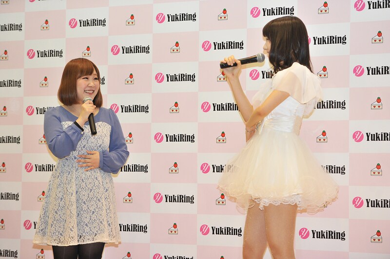 “スピリチュアル女子大生”CHIEにまじまじとオーラを見られる柏木由紀。