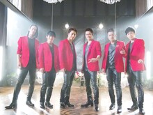 インフルエンザのため欠席した岩田剛典を除く6人のメンバー。