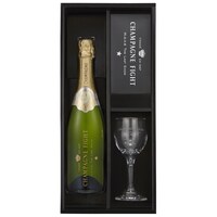 「m.o.v.eメモリアルシャンパン “Champagne Fight”」のパッケージ内容。