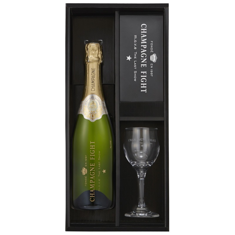 「m.o.v.eメモリアルシャンパン “Champagne Fight”」のパッケージ内容。