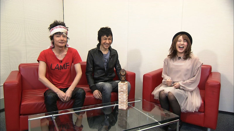 ジェンガトークを繰り広げるたかみな、ヒロト＆マーシー。