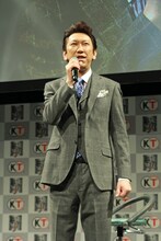 「嵐が丘」について語る布袋寅泰。