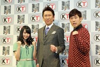 「真・三國無双7」完成発表会に登壇した高柳明音、布袋寅泰、あべこうじ。