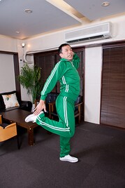 ナイツ塙、複雑なTRF「BOY MEETS GIRL」ダンスに挑戦