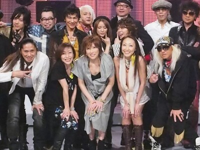 収録終了後の記念撮影風景。