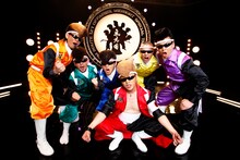 氣志團（右から2番目が白鳥雪之丞）