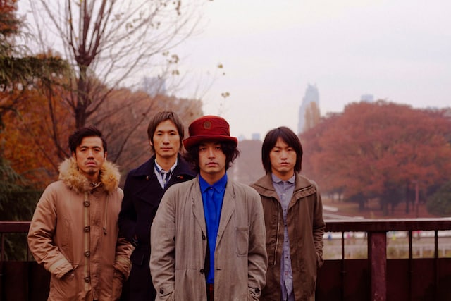 セカイイチ（写真左端が泉健太郎）