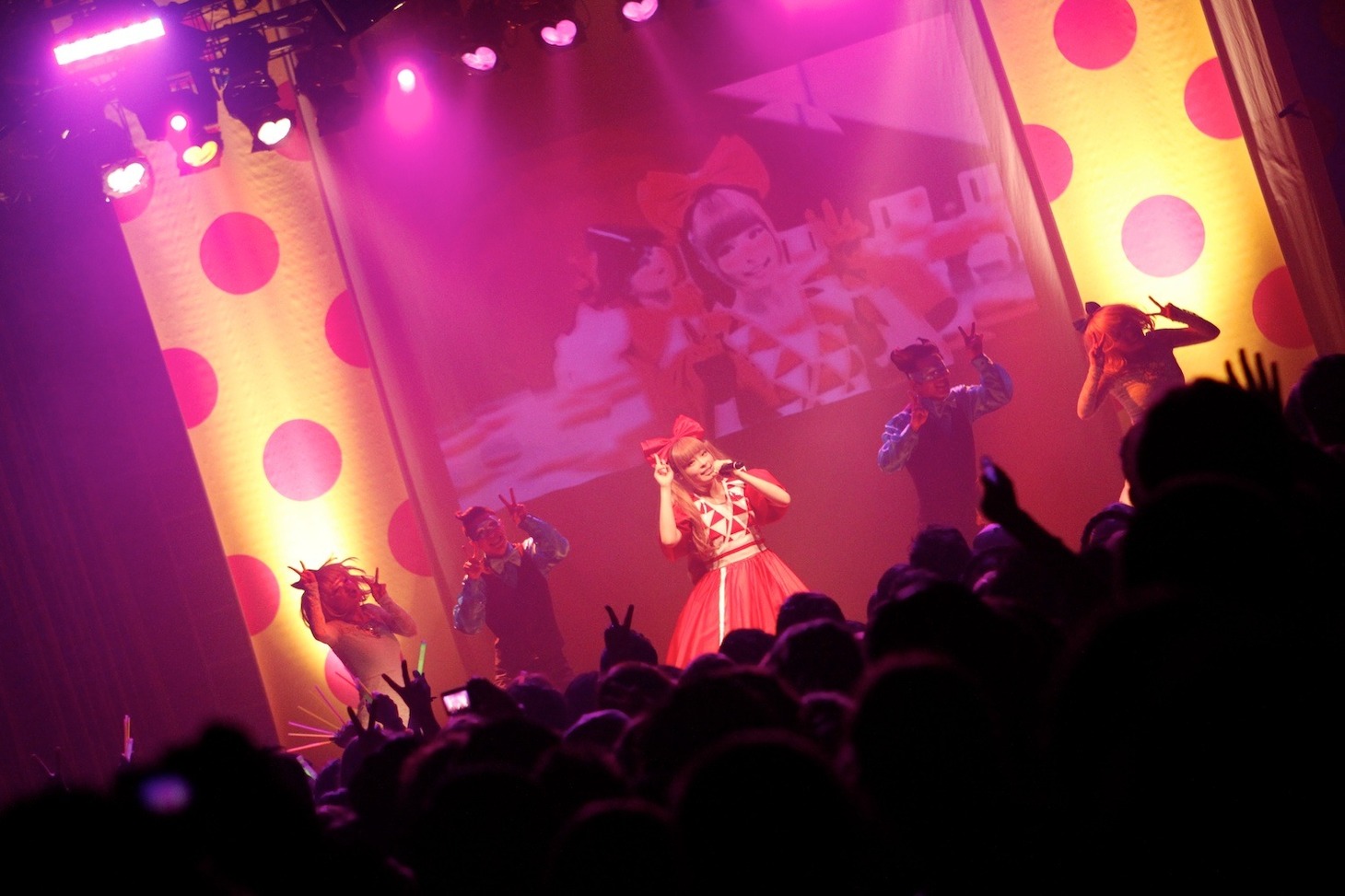 「100%KPP WORLD TOUR 2013」ベルギー公演の模様。（撮影：石井亜希）