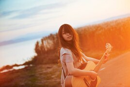 片平里菜、デビュー前に未発表曲2曲のタイアップ決定