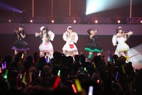 今年2月に東京・東京国際フォーラム ホールAで行われた「ももいろクローバーZ ももクロくらぶxoxo ～バレンタイン DE NIGHT だぁ～Z！」の様子。