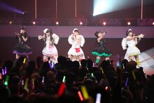 今年2月に東京・東京国際フォーラム ホールAで行われた「ももいろクローバーZ ももクロくらぶxoxo ～バレンタイン DE NIGHT だぁ～Z！」の様子。