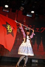 「上坂すみれプロジェクト 始動!! ～決起集会vol.0～」終演後の記者会見の様子。