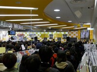 2月8日に行われた「プレミアム弾き語りツアー新宿公演」の様子。