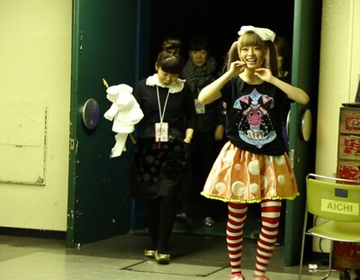 初回限定フォトブック仕様に収録される特典映像「日本武道館バックステージドキュメンタリー」のワンシーン。