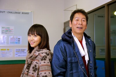 ドラマに出演する木南晴夏（写真左）と大杉漣（右）。