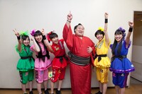 ももいろクローバーZと旭日松。