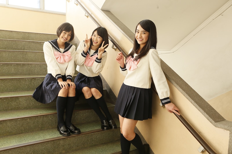 「サヨナラのかわりに2013」の衣装を披露するおはガールちゅ！ちゅ！ちゅ！。