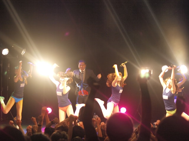 「BiS ラストスク水ライブ！＆バックステージ・アイドル・ストーリー先行販売」でのBiS。