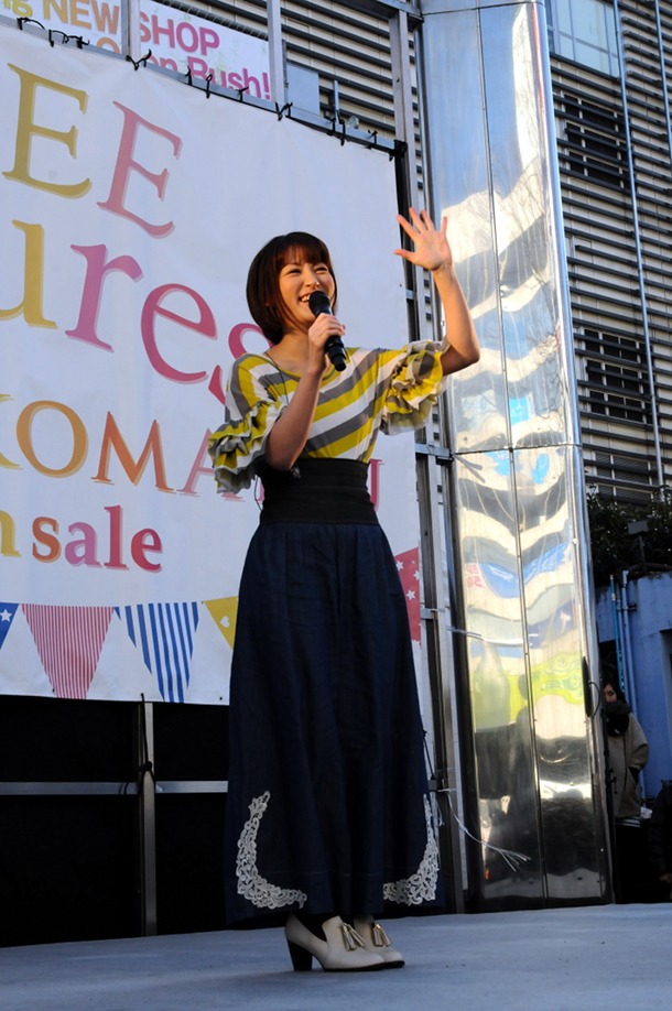 小松未可子。写真は東京・新宿ステーションスクエアでのイベントの様子。