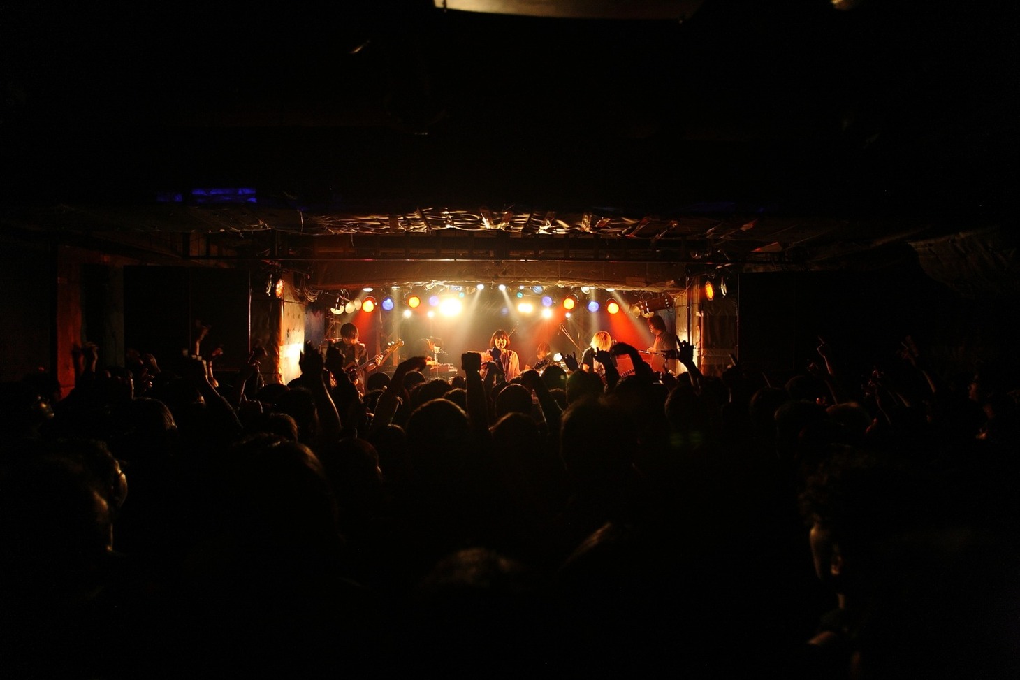 「小南泰葉 LIVE TOUR 2013 "コペルニクス的転回"」新宿LOFT公演の様子。（撮影：尾形隆夫）