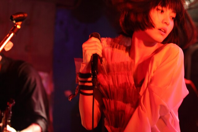 コンセプチュアルなライブでファンを存分に楽しませた小南泰葉。（撮影：尾形隆夫）