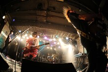 「小南泰葉 LIVE TOUR 2013 "コペルニクス的転回"」新宿LOFT公演の様子。（撮影：尾形隆夫）