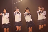 HKT48チームH「手をつなぎながら」公演千秋楽の様子。