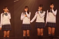 HKT48チームH「手をつなぎながら」公演千秋楽の様子。