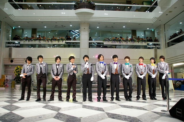 2月16日に東京・池袋サンシャインシティ噴水広場で行われたDISH//と超特急のイベントの様子。