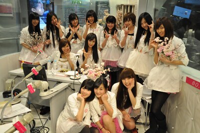 スペイン坂スタジオでの公開生放送を終えたアイドリング!!!のメンバー。