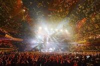 2月17日に東京・両国国技館で行われた「SLAVE限定GIG 2013」の様子。