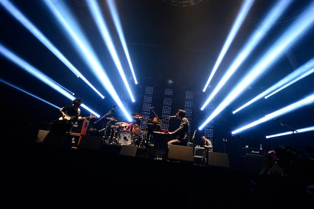 昨日2月17日に東京・日本武道館で開催された「ストレイテナー 10th Anniversary 2013.2.17 Live at 日本武道館『21st CENTURY ROCK BAND』」の模様。（撮影：橋本塁）