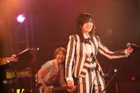 「BIRTHDAY GIG 2013」で熱唱する相川七瀬。
