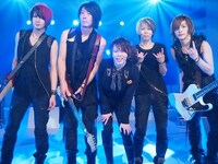 「蒼い霹靂」を収録した際のT.M.Revolution。