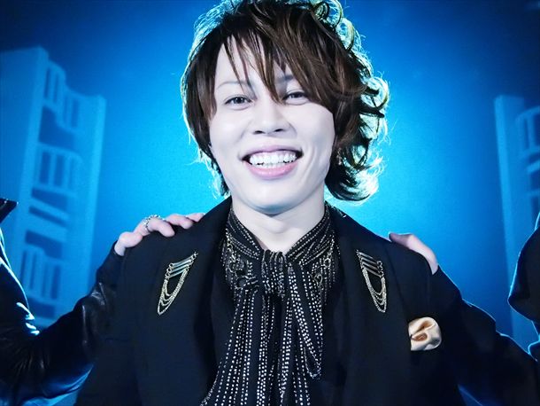 テゴマスと「THUNDERBIRD」を収録した際のT.M.Revolution。
