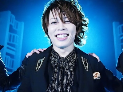 テゴマスと「THUNDERBIRD」を収録した際のT.M.Revolution。