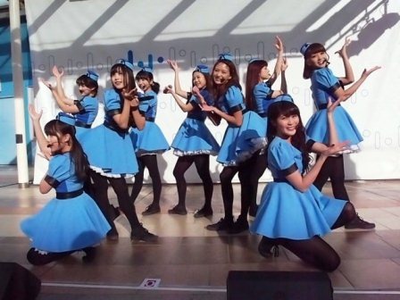 「サクラ小町」を披露するPASSPO☆（2月17日に行われたららぽーと柏の葉でのイベントより）