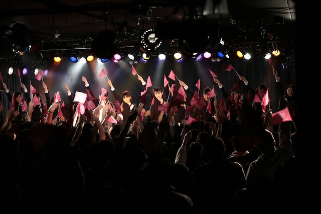 2月16日に東京・下北沢GARDENで行われた「The Road to Graduation」の様子。