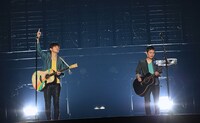 写真は横浜アリーナ公演の模様。