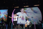 写真は横浜アリーナ公演の模様。