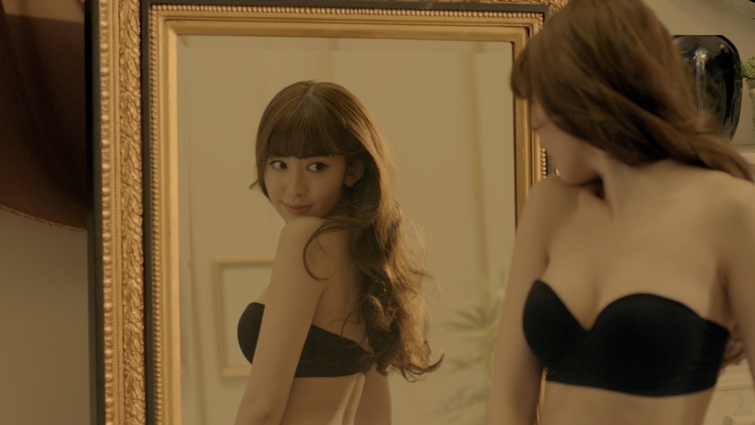 ショートムービー「Red Carpet」のワンシーン。