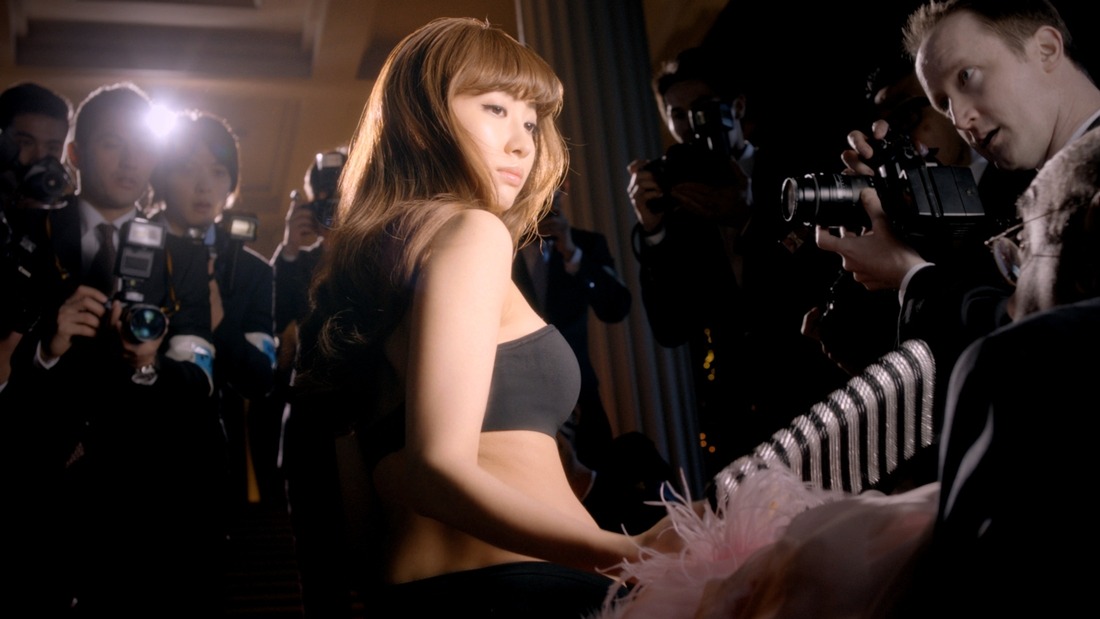 ショートムービー「Red Carpet」のワンシーン。