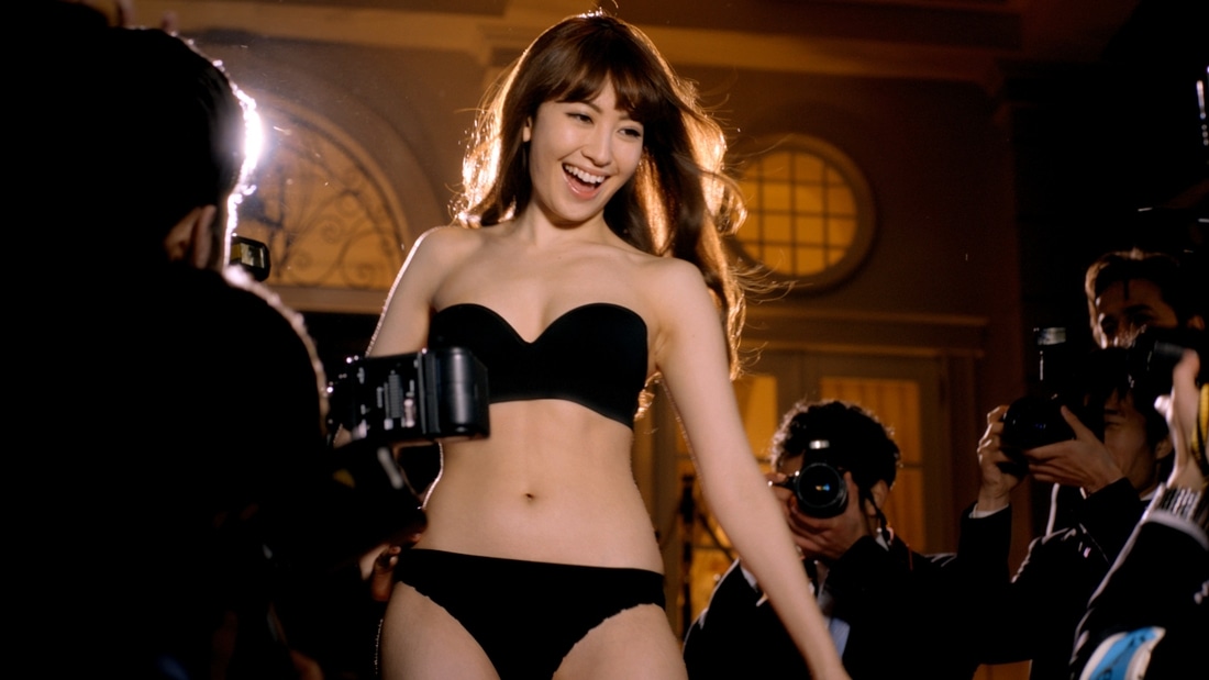 ショートムービー「Red Carpet」のワンシーン。