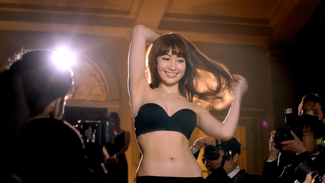 ショートムービー「Red Carpet」のワンシーン。