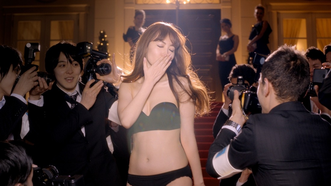 ショートムービー「Red Carpet」のワンシーン。